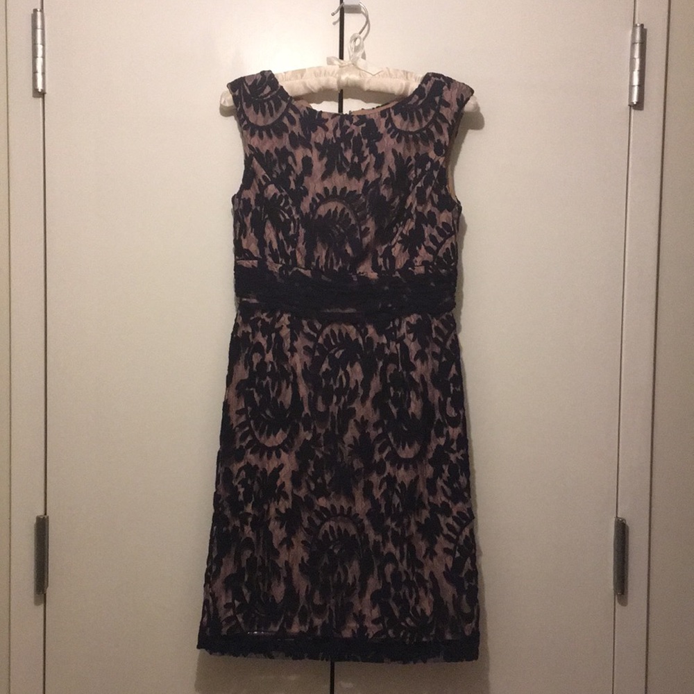 Adrianna Papell lace dress in BLUE, size 4p